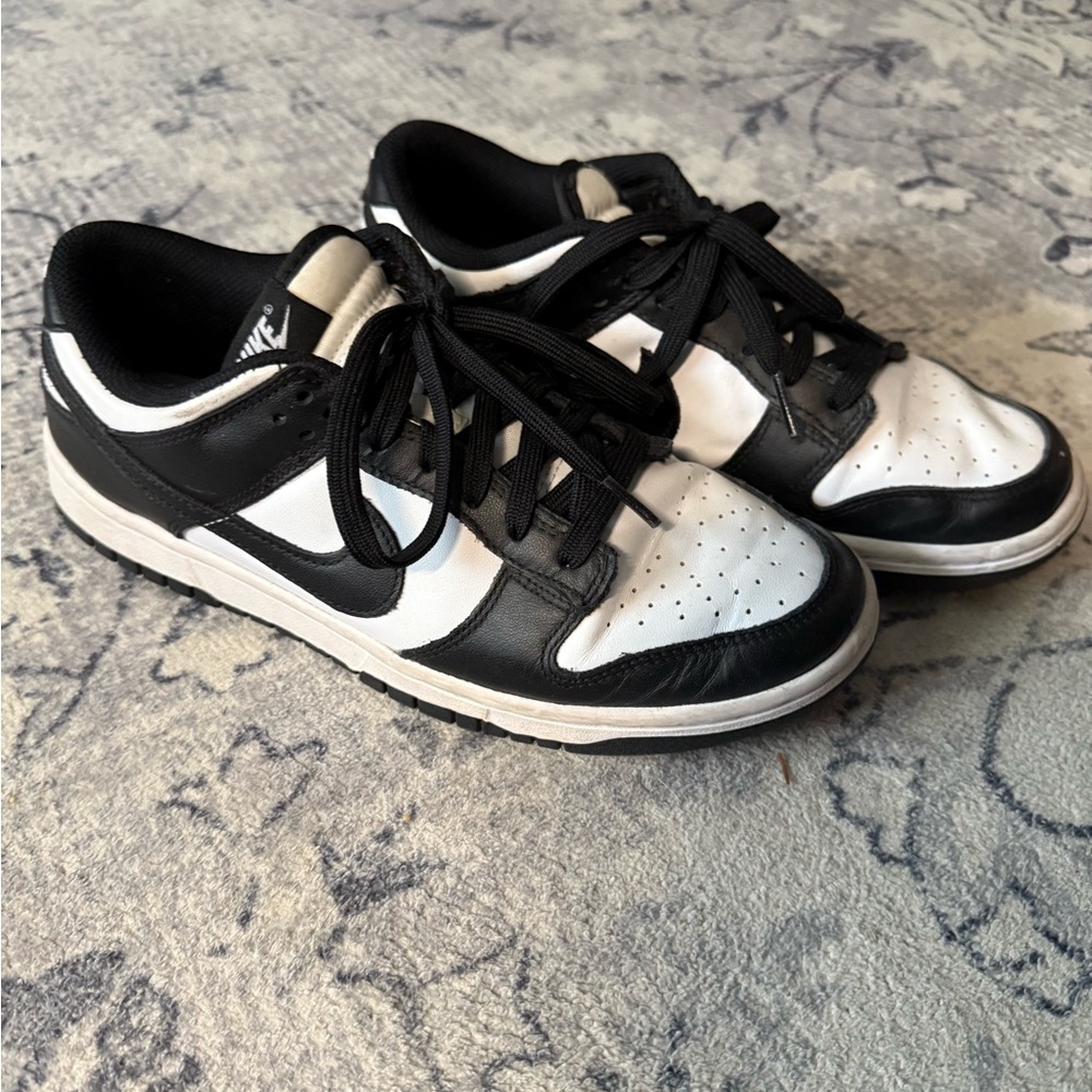 Nike Black and White Women's Sneakers